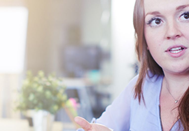 A small business owner has a one on one meeting with an employee.